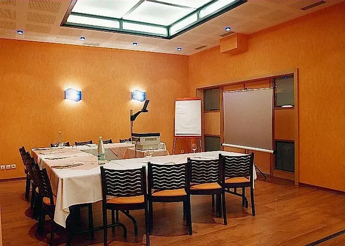 Hotel Restaurant L'hirondelle 2*