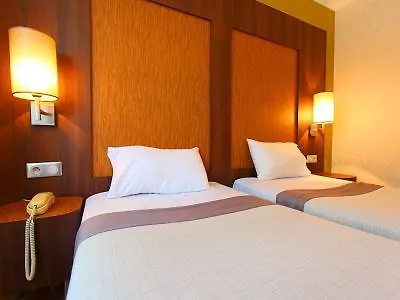 Hotel Restaurant L'hirondelle 2*