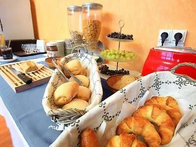 Hotel Restaurant L'hirondelle 2*